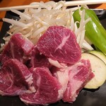 ジンギスカン 赤○ - 赤〇ジンギスカン(ラム肉90g＋野菜・もやし)890円(税抜)