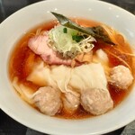 支那ソバ 小むろ - てるてる坊主が入ってるぞ！