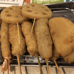 Kushikatsu Tanaka - 定番５本盛り／串カツ牛、串カツ豚、レンコン、玉ネギ、エビ