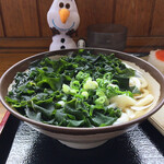 ぼっこ屋 - わかめうどん（1玉）
            湯気がたつほどのアツアツ⤴⤴