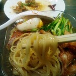 辣香坊 - コシのある麺