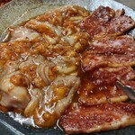 Yakiniku Yashimaniyama - 満腹セットのお肉(上バラ×1、ホルモン×2)