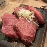 ホルモン焼肉 肉の大山 - 特上厚切タン(2)