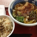 滝亭 - きしめんと、飛騨牛の炊き込み御飯700¥