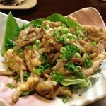 和洋創作厨房ビズ - 鶏せせりのガーリックソルト