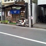 やぶ茂 - 奥澤神社の前の通り