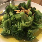 フラット - ブロッコリーのペペロンチーノ