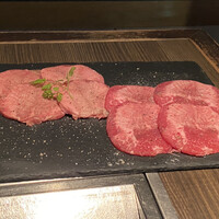 原宿焼肉 KINTAN - 30日間熟成kintanと牛タンの食べ比べ
