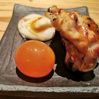 とり茶太郎 - 比内地鶏の手羽中と燻製の盛合せ