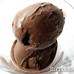 Bitter Sweet - ベルギーチョコレートのジェラート　¥455〔税込¥500〕：アイスクリームやジェラートは季節に合わせて2〜3種類ご用意しています。