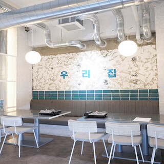 Close to the station ◎The interior is inspired by a fashionable Korean cafe and can also be used for a girls' night out.