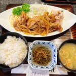かど新 - 生姜焼定食(ポテサラ付、ご飯少なめ)_¥980