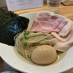 麺と和と、 - 昆布水に浸かった麺❗️