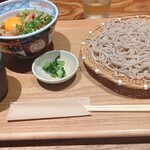 Soba To Tempura Ishiraku - 鶏すき丼とニハそば。1300円(税抜)