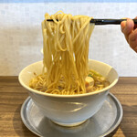 麺行使 伊駄天 - ・特製平打ち麺 醤油 900円/税込
            ・麺大盛り 100円/税込
            ・味玉 100円/税込