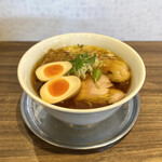 Menkoushi Idaten - ・特製平打ち麺 醤油 900円/税込
                      ・麺大盛り 100円/税込
                      ・味玉 100円/税込