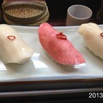 すし豊 - 2013.4.21(土)21時半予約訪問 寿司一貫で、三重奏から五重奏を味わえる喜びと幸せに、畏敬の念を表します。