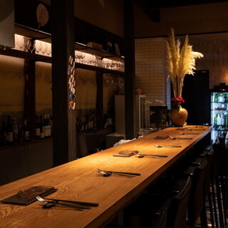 Relax and unwind in the open interior with a Japanese-Western feel.