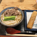 185026297 - 炙り肉うどんと竹輪の天ぷら