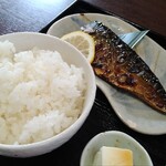 Osakanadokoro Miyota - 鯖の塩焼きも香ばしくて美味い。