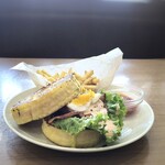 アイボリッシュ - ◆BLTE(ベーコン・レタス･トマト・たまごのサンド）、ポテトフライ付。