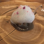 Fujiya 1935 - しっとりと火を入れた蛤と碓井えんどう豆のフランと桜
      