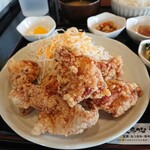 お食事処 ジョー - 大きめの唐揚げ４個がベースになります