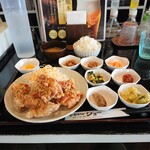 お食事処 ジョー - 小鉢も８皿も付いて美味しかった