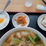 Chuukaryouri Unkai - 小皿、漬物、杏仁豆腐