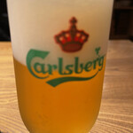 フミーズグリル - カールスバーグビールで乾杯。
