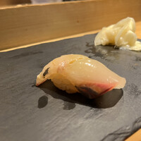 SUSHI TOKYO TEN、 新宿店 - 縞鯵