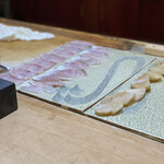 兄弟寿し - 出番を待つ血鯛と本アラ