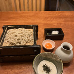 上野 味喜庵 - 大和芋つけとろそば１２００円。前半は、ツユだけで、中盤はツユ＆大和芋、終盤は卵黄を混ぜて、３度楽しめます（╹◡╹）（╹◡╹）