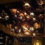 天井の鏡で一層映える