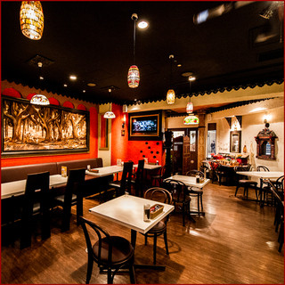 異国情緒溢れる店内