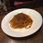 Rantan Tei - 辛みの良いトマトソースが麺に絡み良い。ニンニクとダジャレが効いて美味い。