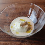 ヴィラ・デラ・パーチェ - パンナコッタ、フキノトウオイル、甘酒