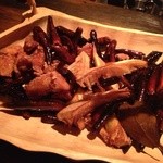 黒猫夜 - 鶏から揚げと竹の子の唐辛子炒め