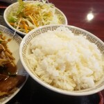 味府 中華居酒屋 - サラダ・ご飯