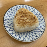 割烹 美さわ - 焼きおにぎりは鮭入りと梅入りが選べました．画像ありませんが立派な鮭がごろっと入っていました．シメにもよくつまみにもよく．