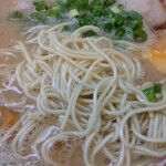 だるま大使 - 麺のアップ