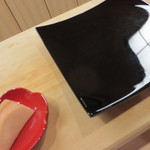 寿司 竹本 - ガリと寿司提供用の皿