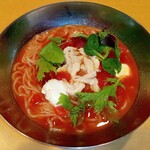 ガスト - 蒸し鶏とモッツァレラのトマト冷麺