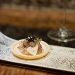 鉄板焼きWAGYU LIVERARY - 鮮魚のタルタル キャビア添え