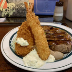 キッチン あずま - カニクリームコロッケと海老フライ