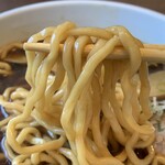 ラーメン虎 - 黒虎ラーメン、麺リフト