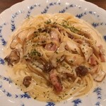 カフェレストラン アンジュール - ベーコンとキノコのクリームパスタ