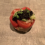 カンテサンス - ブリオッシュ、帆立貝、胡瓜、トマト、キャビア、シェリービネガー