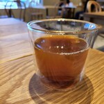 Kissa Hishigata - セットの和紅茶。