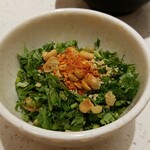 海底撈火鍋 - パクチー、ナッツ、唐辛子のみのアップ